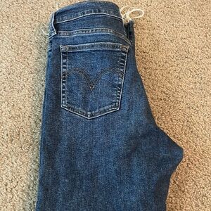Levis women’s jeans size 28